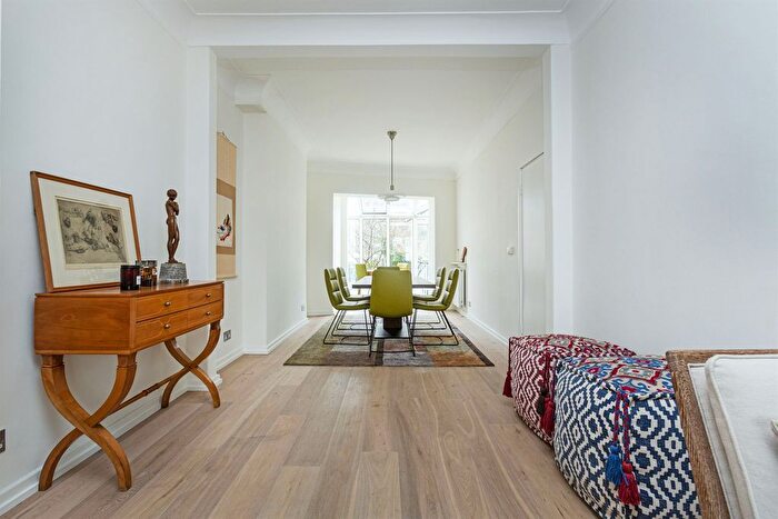 5 Bedroom Property To Rent In Redcliffe Road, Chelsea, SW10