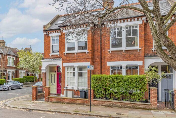 2 Bedroom Maisonette To Rent In Hambalt Road, London, SW4