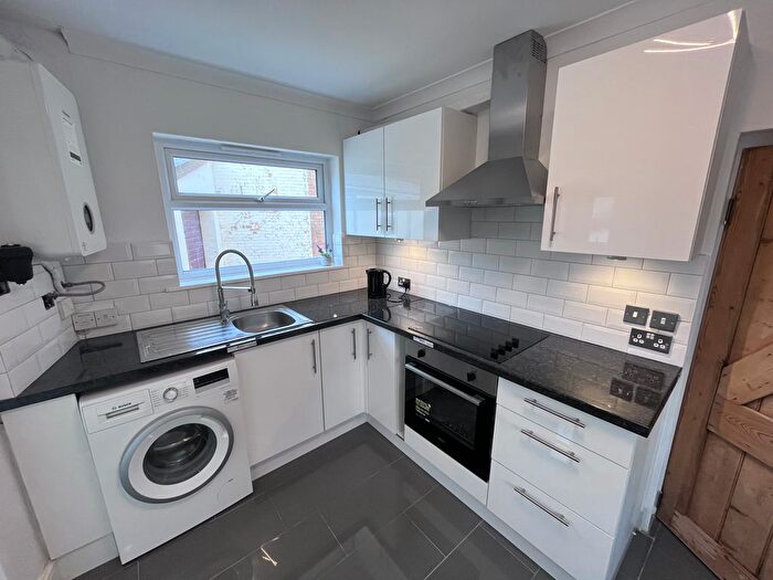 2 Bedroom Property To Rent In Staplegrove Road, Staplegrove, Taunton, TA2