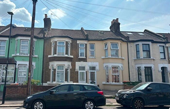 4 Bedroom Detached House To Rent In Boleyn Road, Forest Gate, E7