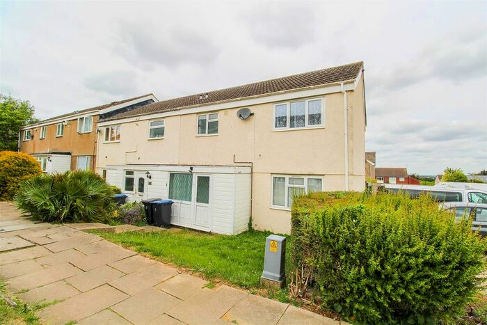 4 Bedroom End Of Terrace House For Sale In Spruce Hill, Harlow, CM18