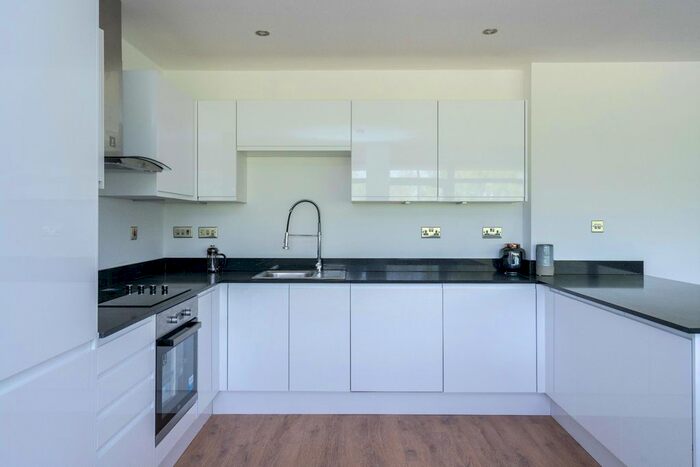 2 Bedroom Flat To Rent In Hopewood Park, Dorking RH5