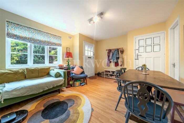 2 Bedroom Apartment To Rent In Addison Way, London, NW11