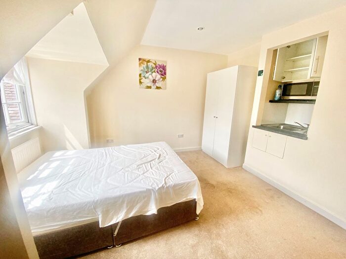 1 Bedroom Studio To Rent In Falloden Way, London, NW11