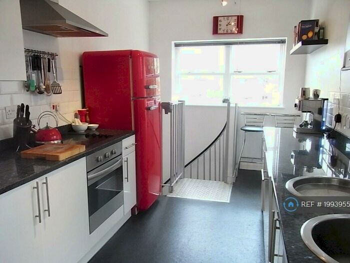 2 Bedroom Flat To Rent In Craven Road, Newbury, RG14
