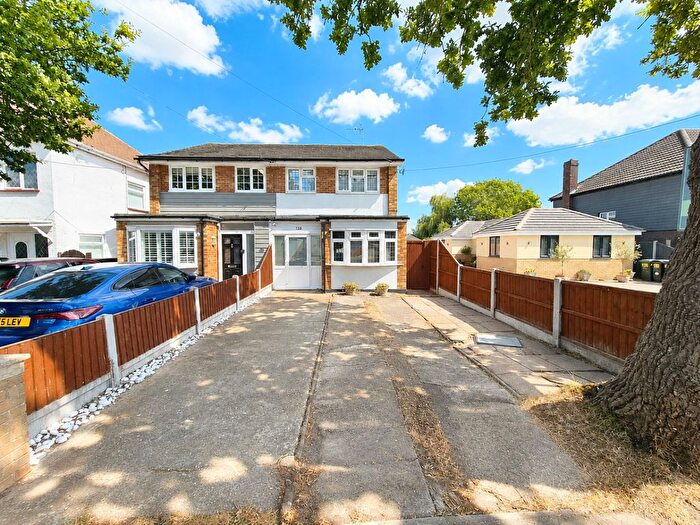 3 Bedroom Semi-Detached House For Sale In Plumberow Avenue, Hockley, Essex, SS5