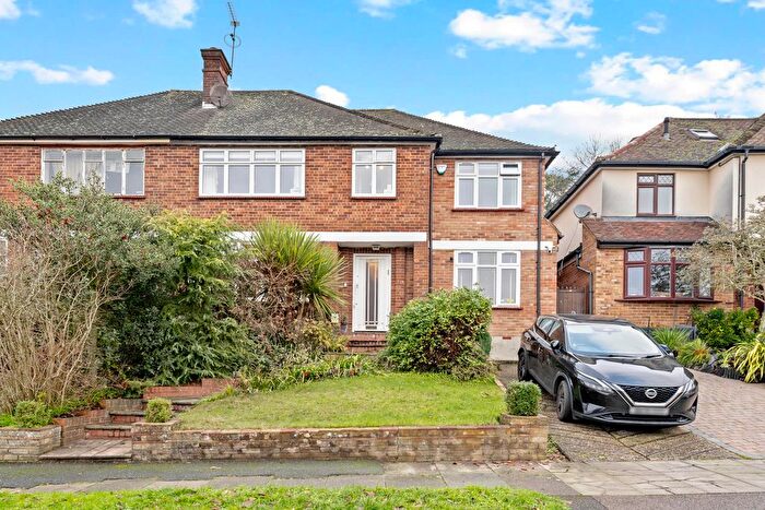 4 Bedroom Semi-Detached House For Sale In The Reddings, London, NW7