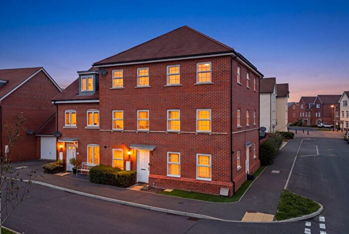 4 Bedroom Town House For Sale In Forest Road, Woodley, Reading, RG5