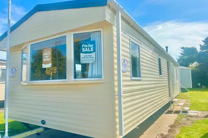 2 Bedroom Mobile/park Home For Sale In , NR32