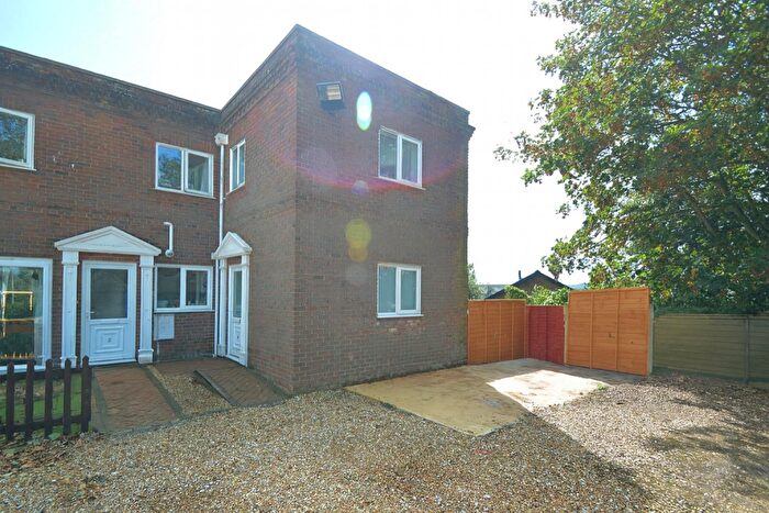 2 Bedroom End Of Terrace House For Sale In Short Walk To Cliff Path * Lake, PO36