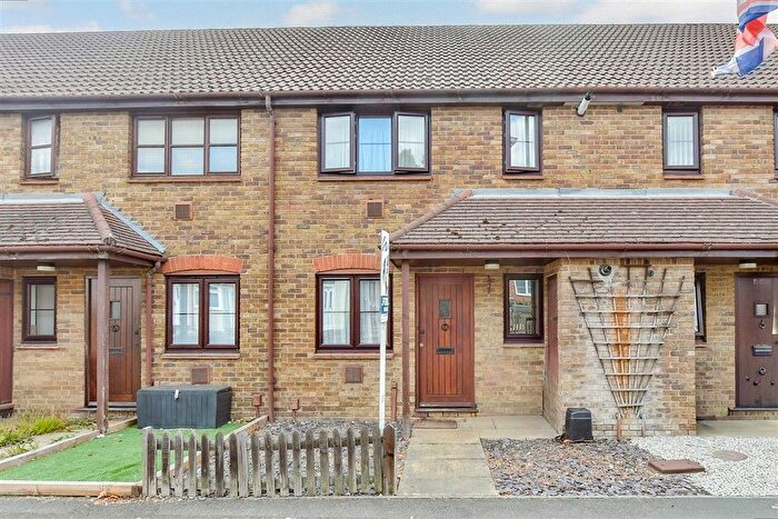 1 Bedroom Maisonette For Sale In Holborough Road, Snodland, Kent, ME6