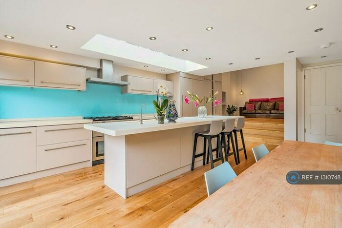 3 Bedroom Detached House To Rent In St Julians Farm Road, London, SE27