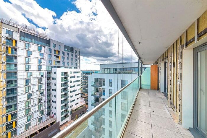 2 Bedroom Flat For Sale In City Peninsula, London, SE10