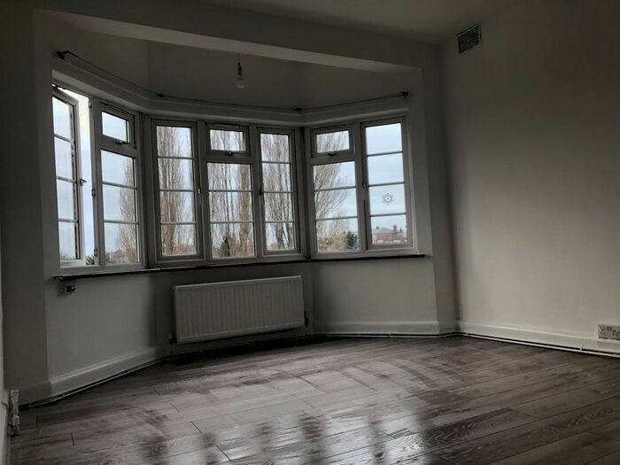 4 Bedroom Flat To Rent In Hendon Way, Hendon, NW4