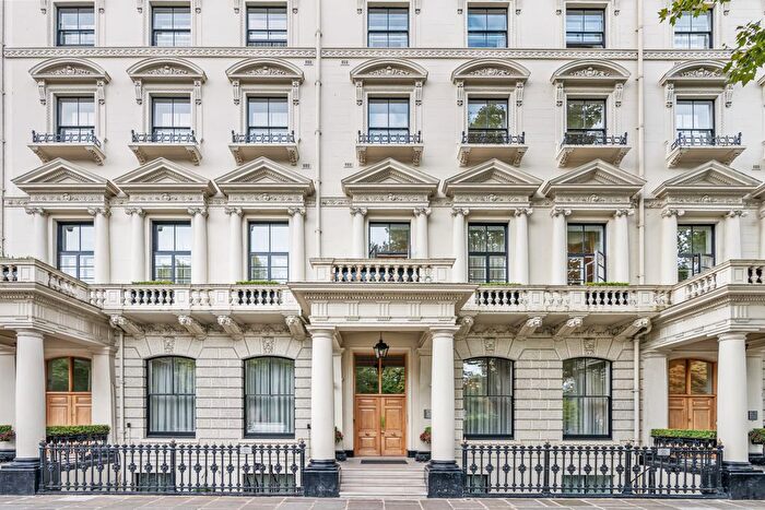 3 Bedroom Flat To Rent In Hyde Park Gate, London, SW7