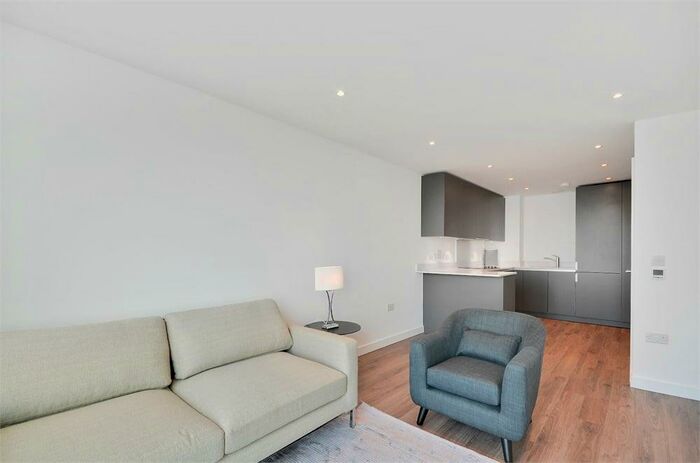 1 Bedroom Apartment To Rent In Pinnacle Apartments, Saffron Central Square, Croydon, CR0