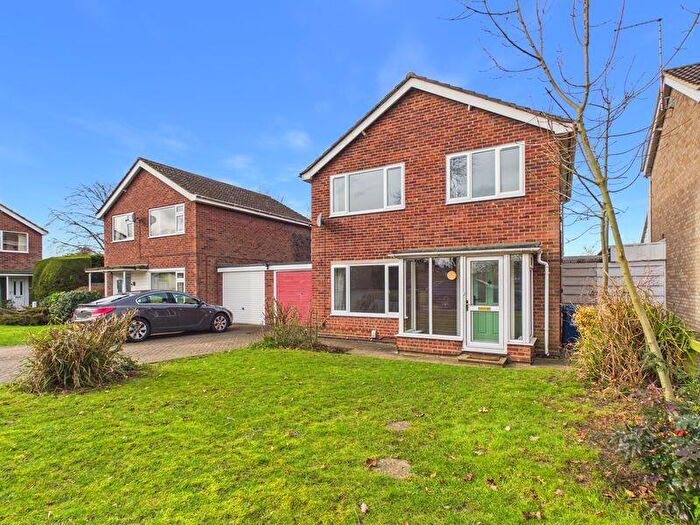 3 Bedroom Link Detached House To Rent In Layton Crescent, Brampton, PE28