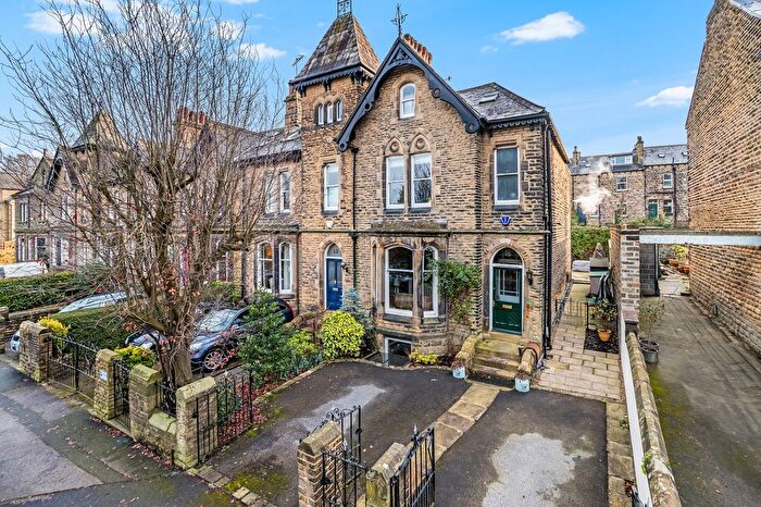 5 Bedroom End Terrace House For Sale In Grove Road, Ilkley, West Yorkshire, LS29