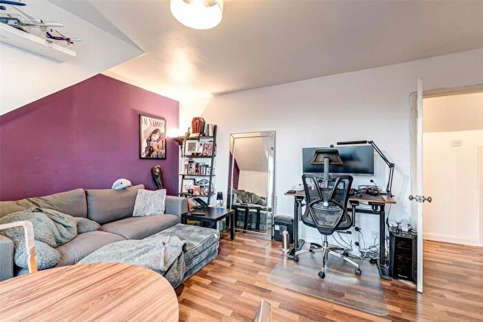1 Bedroom Flat For Sale In Chaucer Road, Worthing, West Sussex, BN11
