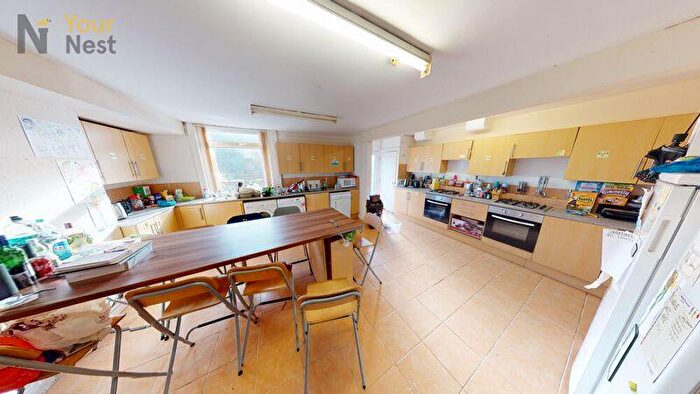 10 Bedroom Terraced House To Rent In Manor Terrace, Hyde Park, Leeds, LS6