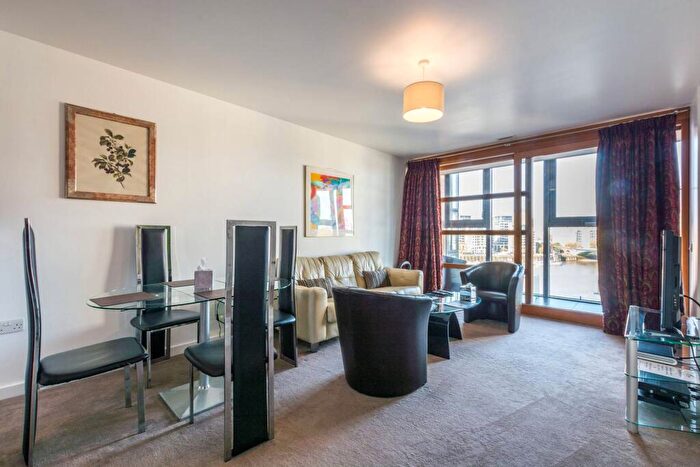 1 Bedroom Flat To Rent In Falcon Wharf, Battersea, London, SW11