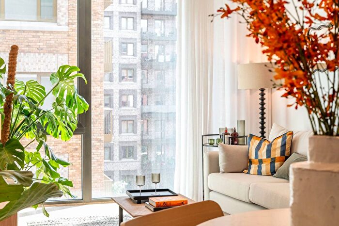 2 Bedroom Flat To Rent In The Maple, Brent Cross, London, NW2