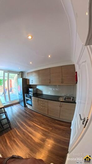 Flat To Rent In Windsor Crescent, Wembley, Middlesex, HA9