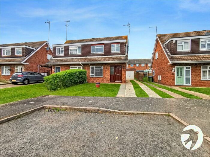 3 Bedroom Semi-Detached House To Rent In Claremont Road, Hextable, Swanley, Kent, BR8