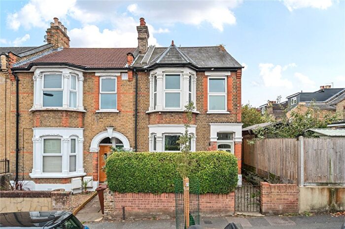 2 Bedroom Flat For Sale In Dawlish Road, London, E10