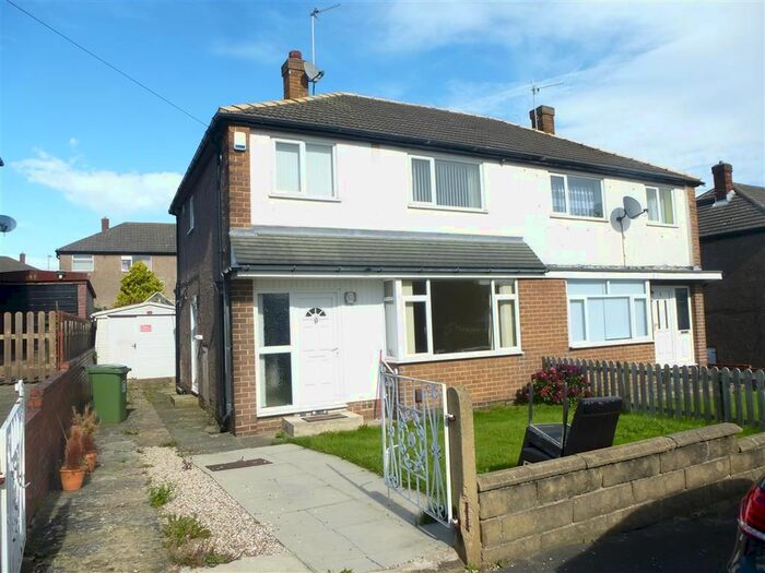 3 Bedroom Semi-Detached House To Rent In Greyfriars Avenue, Bradley, Huddersfield, HD2