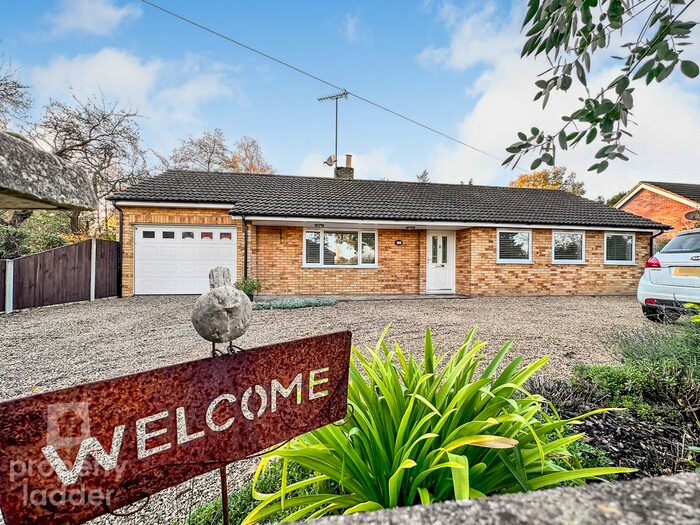 3 Bedroom Detached Bungalow For Sale In Stratton Road, Hainford, Norwich, NR10
