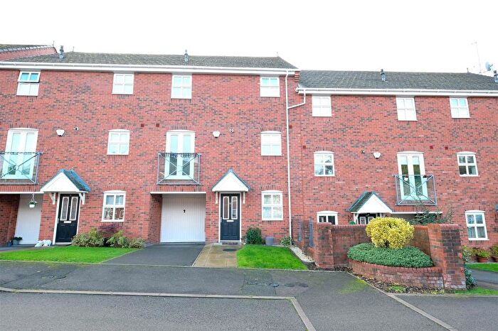 2 Bedroom Flat To Rent In Crownoakes Drive, Wordsley, Stourbridge, DY8