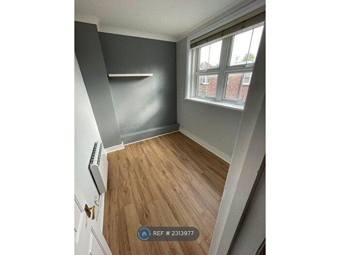1 Bedroom Flat To Rent In Streatham High Road, London, SW16