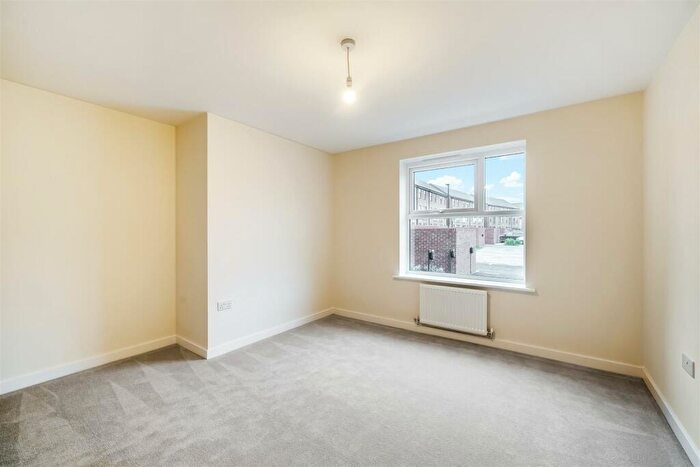 2 Bedroom Apartment To Rent In Sandpiper Drive, Lakeside, Doncaster, DN4
