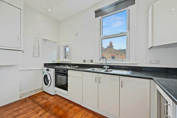 3 Bedroom Flat To Rent In Temple Road, London, W5