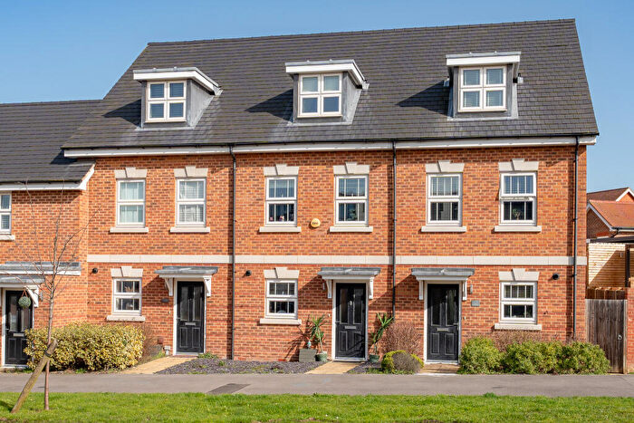 3 Bedroom Town House To Rent In Oak Avenue, Wokingham, RG40