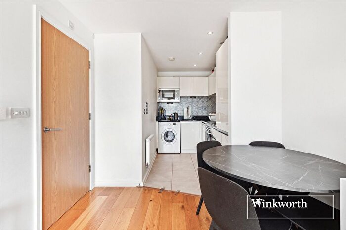 1 Bedroom Flat To Rent In Peacock Close, London, NW7
