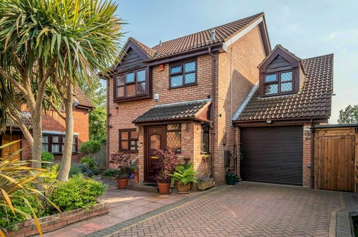 4 Bedroom Detached House To Rent In Strone Way, Yeading, Hayes, UB4