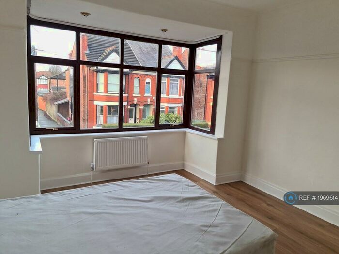 4 Bedroom Semi-Detached House To Rent In St John's Road, Manchester, M16