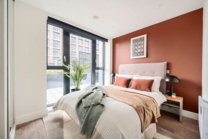 3 Bedroom Flat To Rent In Uncle Leeds, Whitehall Leeds ., LS12