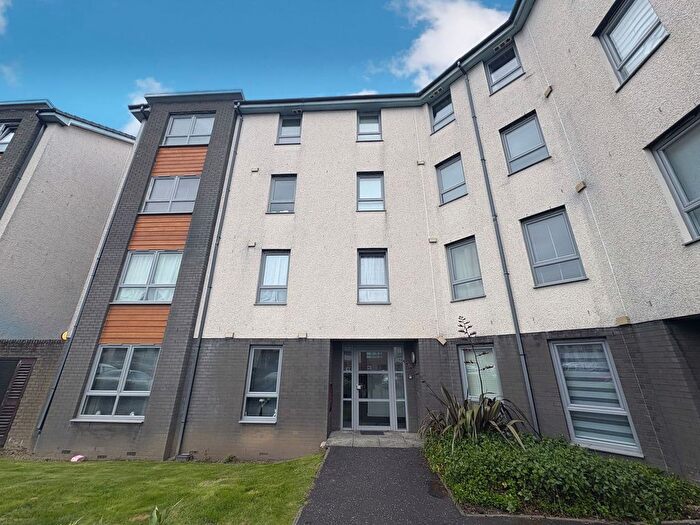 3 Bedroom Flat To Rent In Kenley Road, Renfrew, PA4