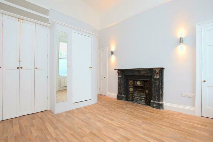 Flat To Rent In Grosvenor Place, Bath, BA1