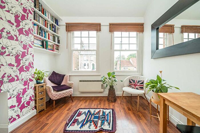 1 Bedroom Flat For Sale In High Street, Teddington, TW11