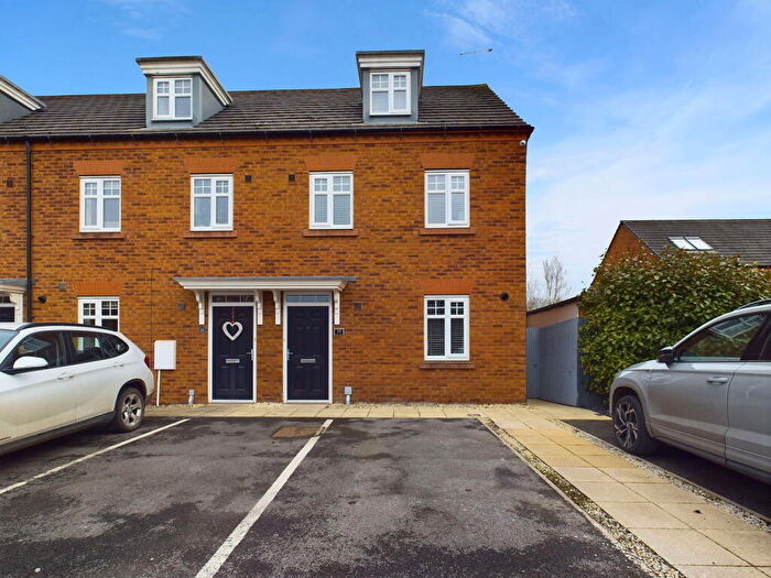 3 Bedroom Town House For Sale In Arrowhead Close, Stapeley, Nantwich, CW5