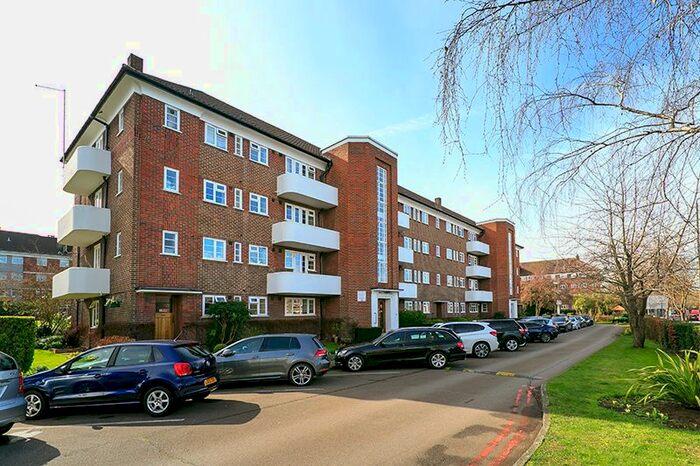 3 Bedroom Flat To Rent In Courtlands, Richmond, TW10