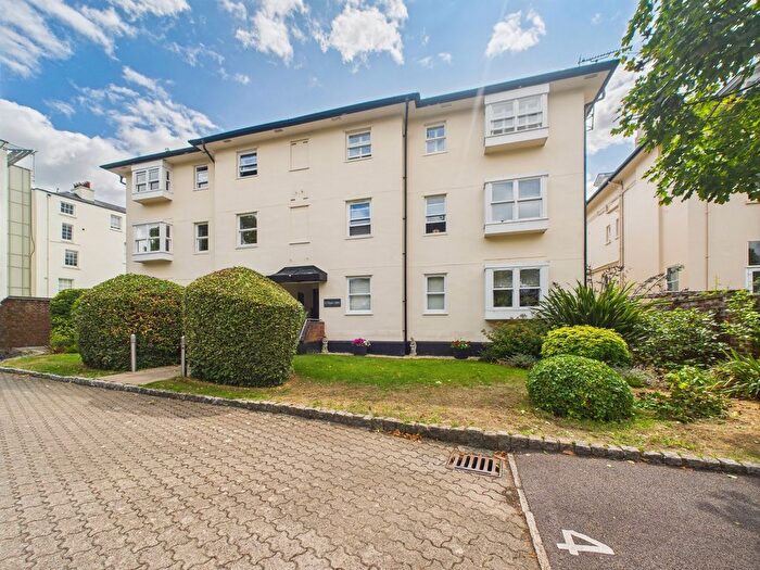 2 Bedroom Flat For Sale In Queens Road, Cheltenham, GL50