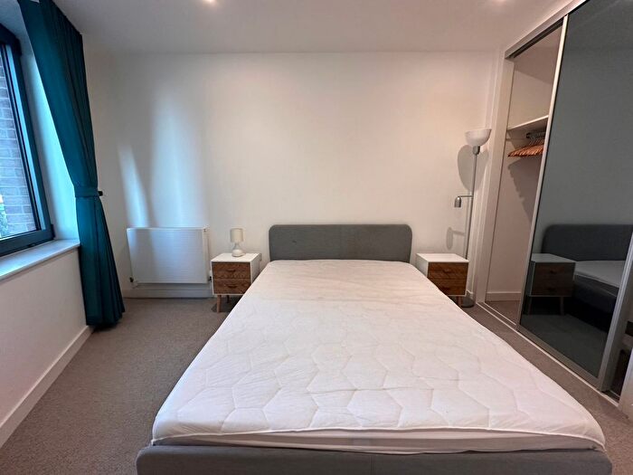 1 Bedroom Flat To Rent In Gillender Street, London, E3