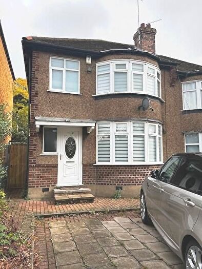 3 Bedroom Semi-detached House To Rent In Oakleigh Road South, Friern Barnet, N11