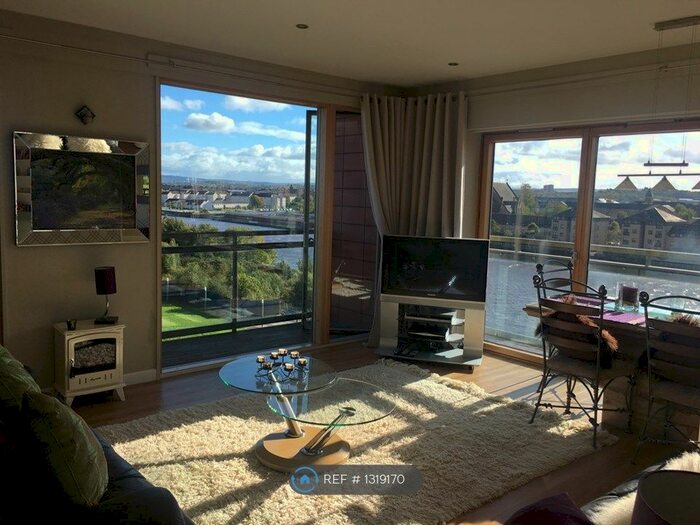 2 Bedroom Flat To Rent In Glasgow Harbour Terraces, Glasgow G11