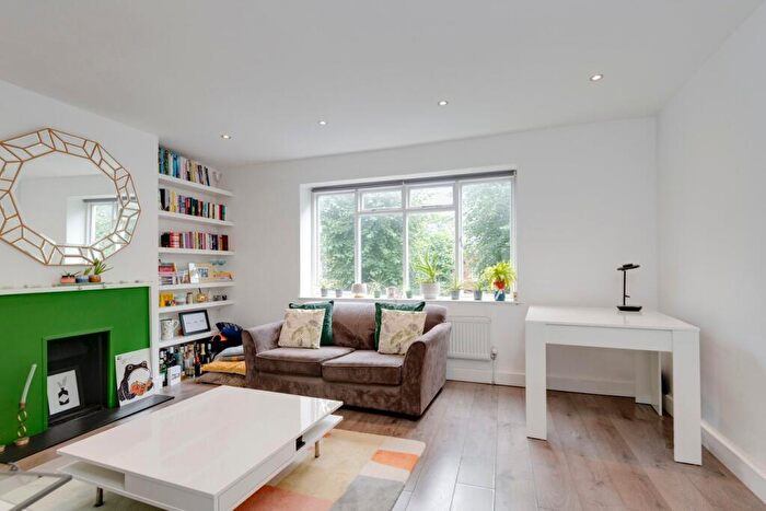 2 Bedroom Apartment For Sale In Compayne Gardens, South Hampstead, NW6